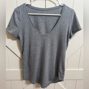 Lululemon Love T-Shirt V-Neck Size 4 Heather Gray